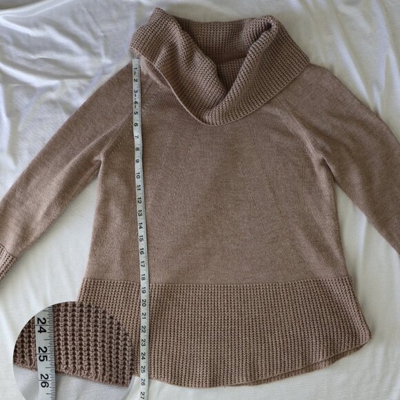 Calvin Klein Sweater -  Size M -  Beige -  Long Sleeve - Picture 4 of 10